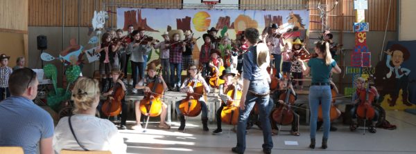 Cafeteria und Western Fiddling